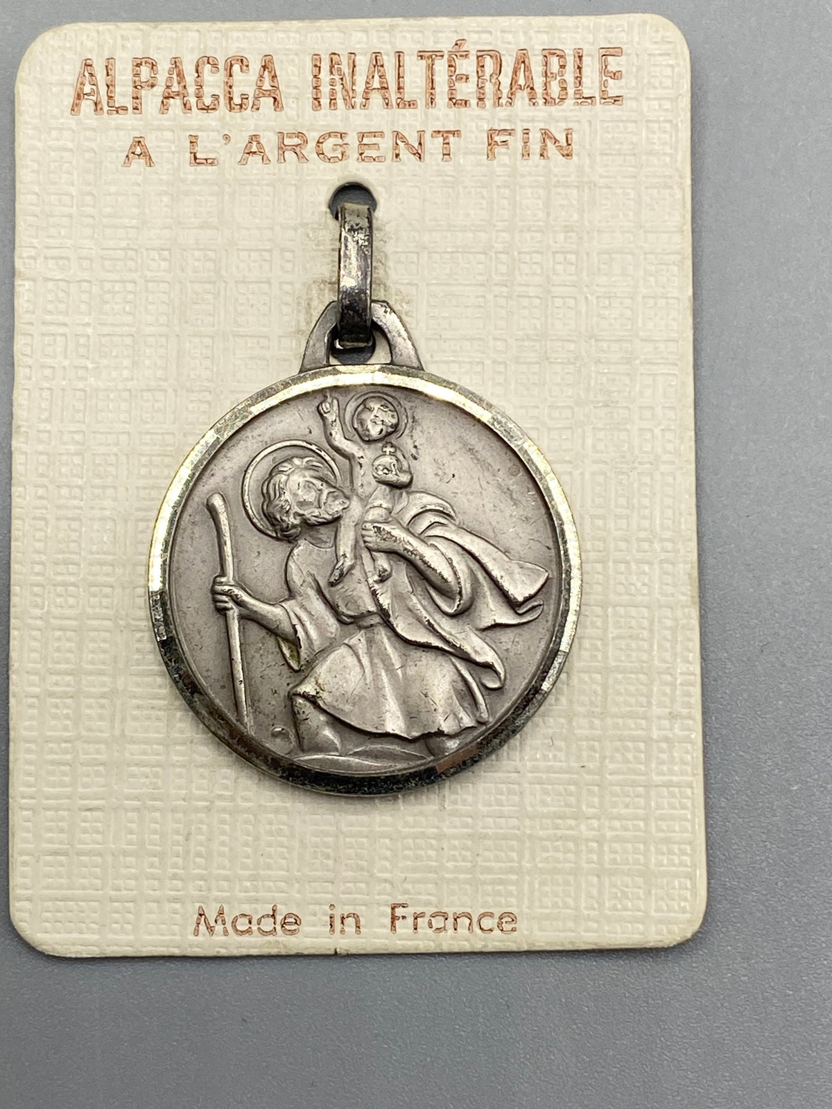 Médaille ancienne Saint Christophe en Alpacca argenté sur son cartonnage d’origine
