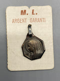 Petite médaille ancienne Vierge Marie en argent sur cartonnage M. L.