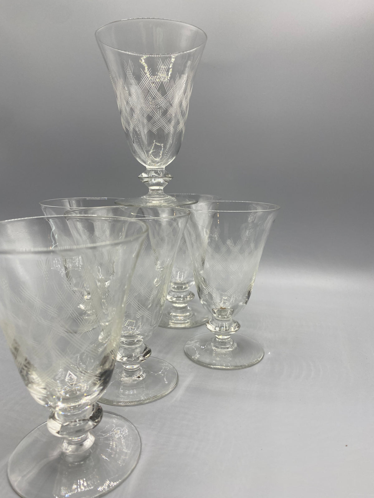 Mesure de la hauteur des verres à vin d’environ 12,5 cm