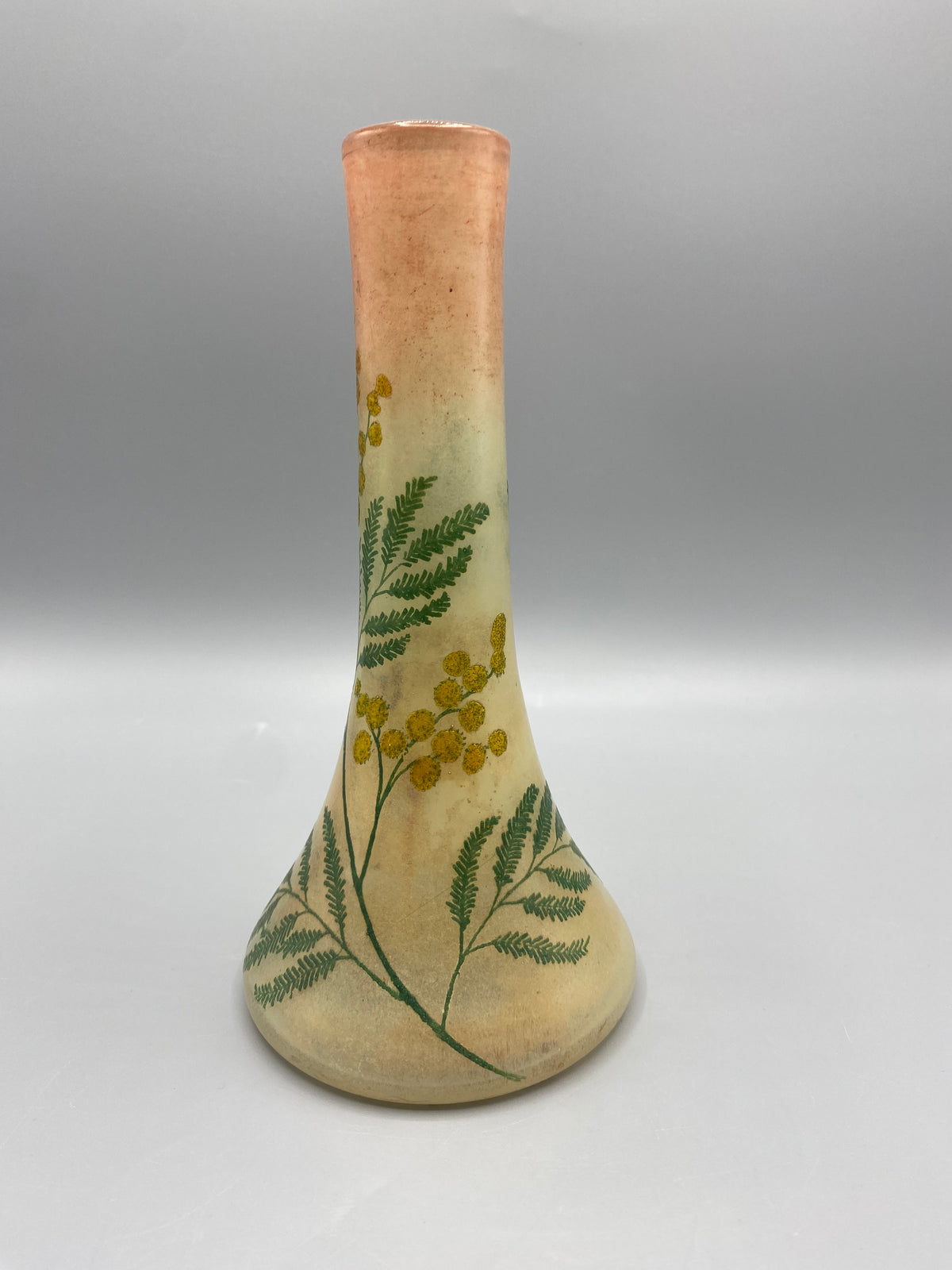 Bouquetière Legras Art nouveau en verre émaillé à décor de mimosa