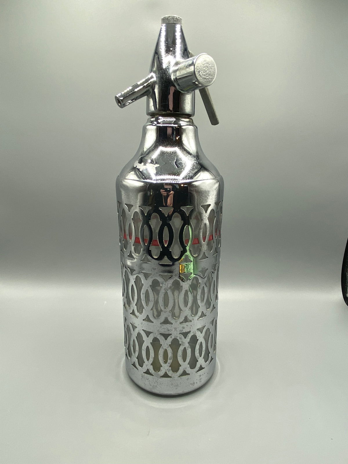Siphon Sparklets De Luxe en verre et métal ajouré, tête chromée et bec verseur