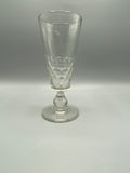 Verre à absinthe ancien de bistrot à pointes de diamant et pied boule, vue d’ensemble