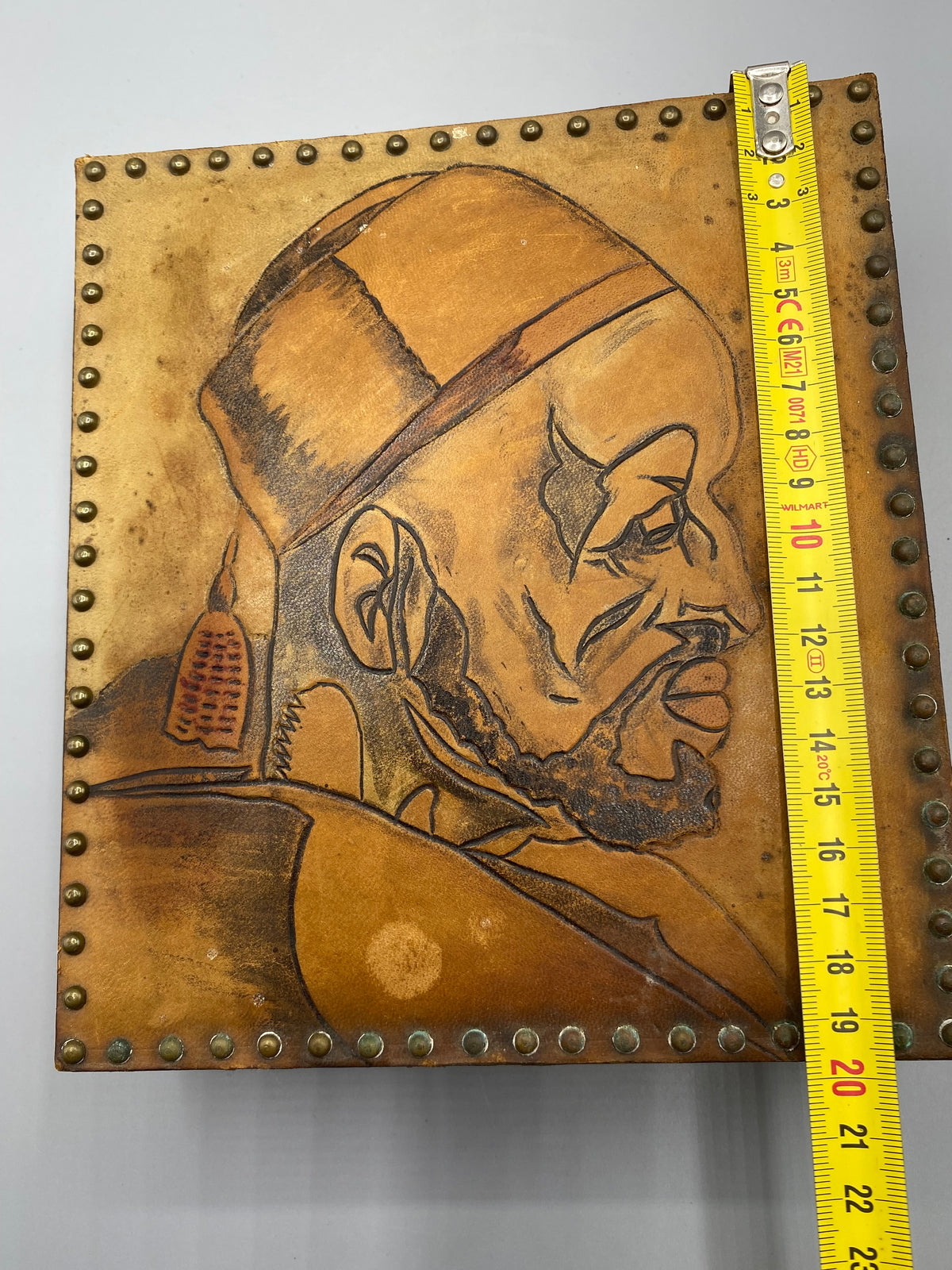 Coffret ouvert et décor du couvercle au portrait oriental