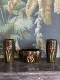 Rare Ensemble Art Nouveau vers 1900 – Céramique émaillée décor iris – Trio complet 32 cm et 18 cm